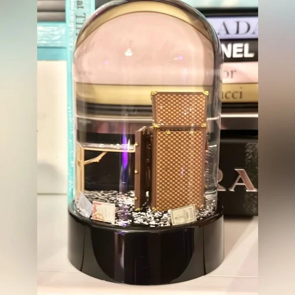 Louis Vuitton Snow Globe - Picture 4 of 6